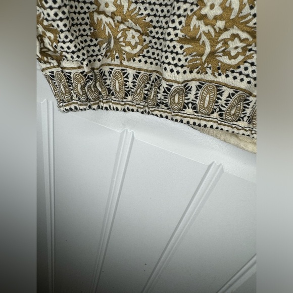 Free People Lightweight Cream Medallion Print Box Top - Picture 5 of 6